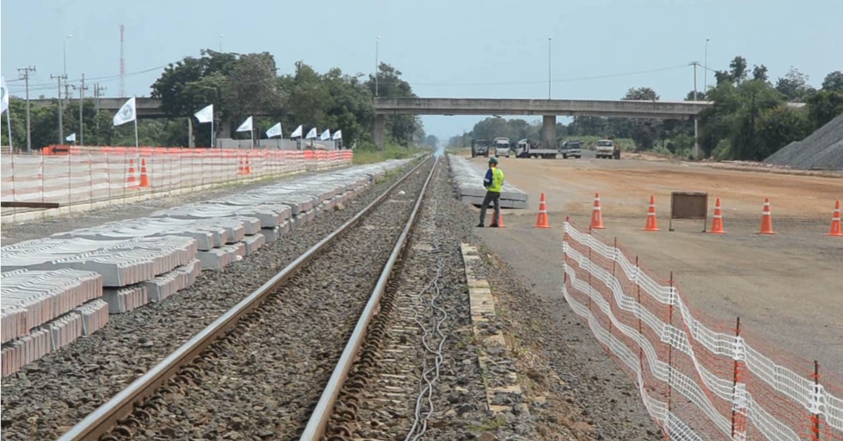 “อาคม” ตรวจความคืบหน้าสร้างรถไฟทางคู่ที่โคราช ล่าสุดคืบหน้าไปแล้ว 35%