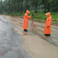 ฝนถล่มประจวบฯ กรมทางหลวงชนบท ติดตั้งป้ายเตือนห้ามผ่าน 1 สายทาง