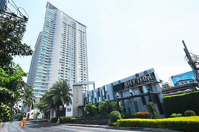 For SaleCondoRatchadapisek, Huaikwang, Suttisan : Very good price! Rhythm Ratchada condo, MRT, Ratchada, large site, high class, beautiful room, very good, dont miss! Interested contact 0876358339