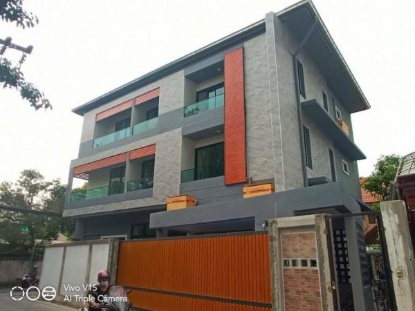 3-storey House For Rent, Huai Khwang 