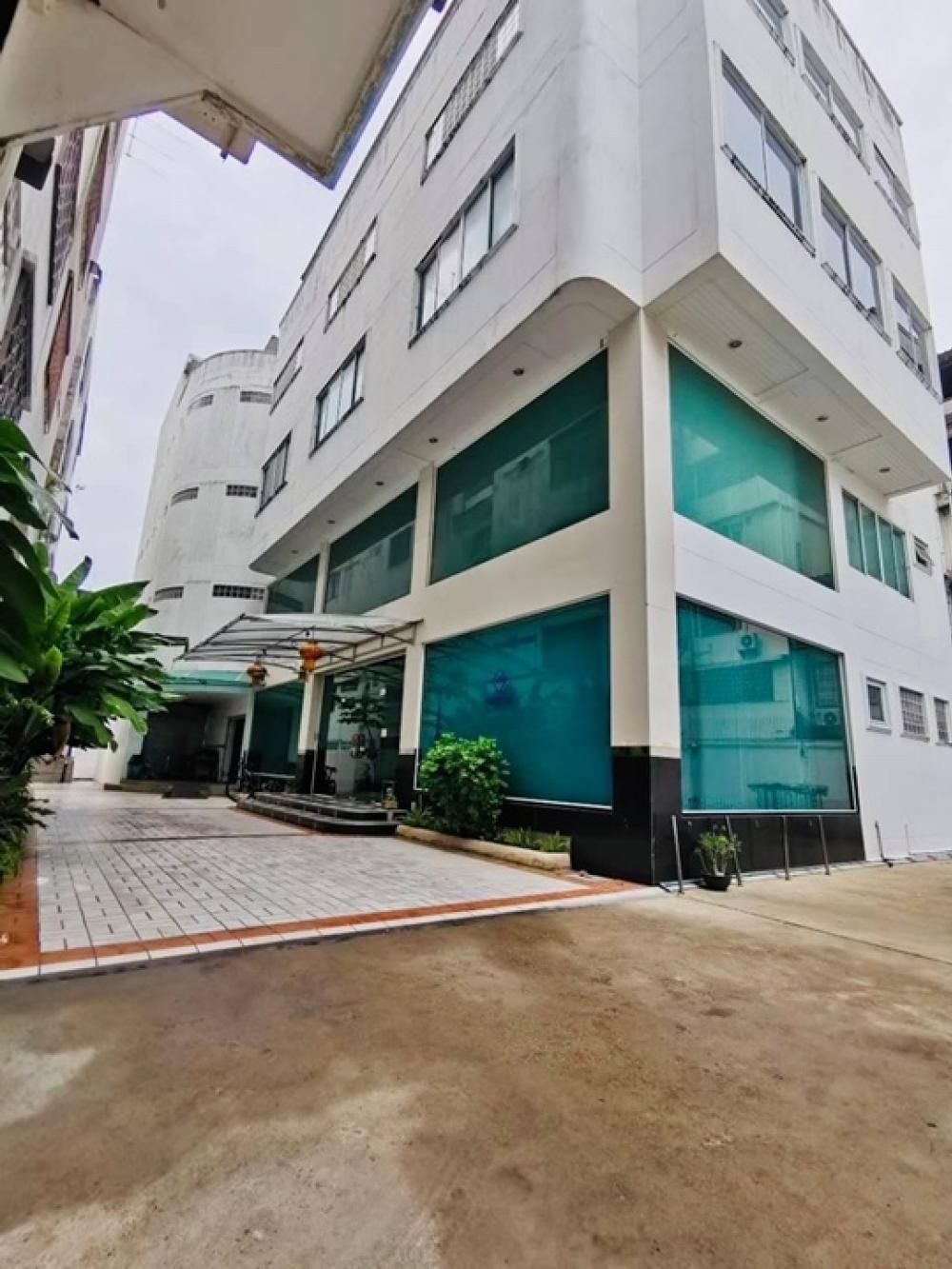 For RentOfficeWongwianyai, Charoennakor : Office and warehouse for rent, 3,300 sq m., has an elevator, 4 parking spaces, Charoen Nakhon, near the BTS Si Thong Station, Sathorn, Rama 3, Sathu Pradit.