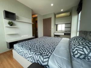 For RentCondoOnnut, Udomsuk : For rent The Base Sukhumvit 77 high floor 2 bedrooms near Big C supermarket and BTS Onnut.