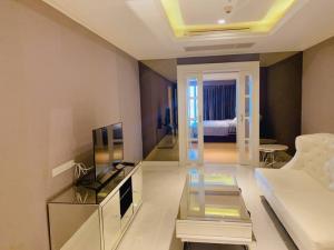 For RentCondoSathorn, Narathiwat : For rent State Tower super high floor newly renovated