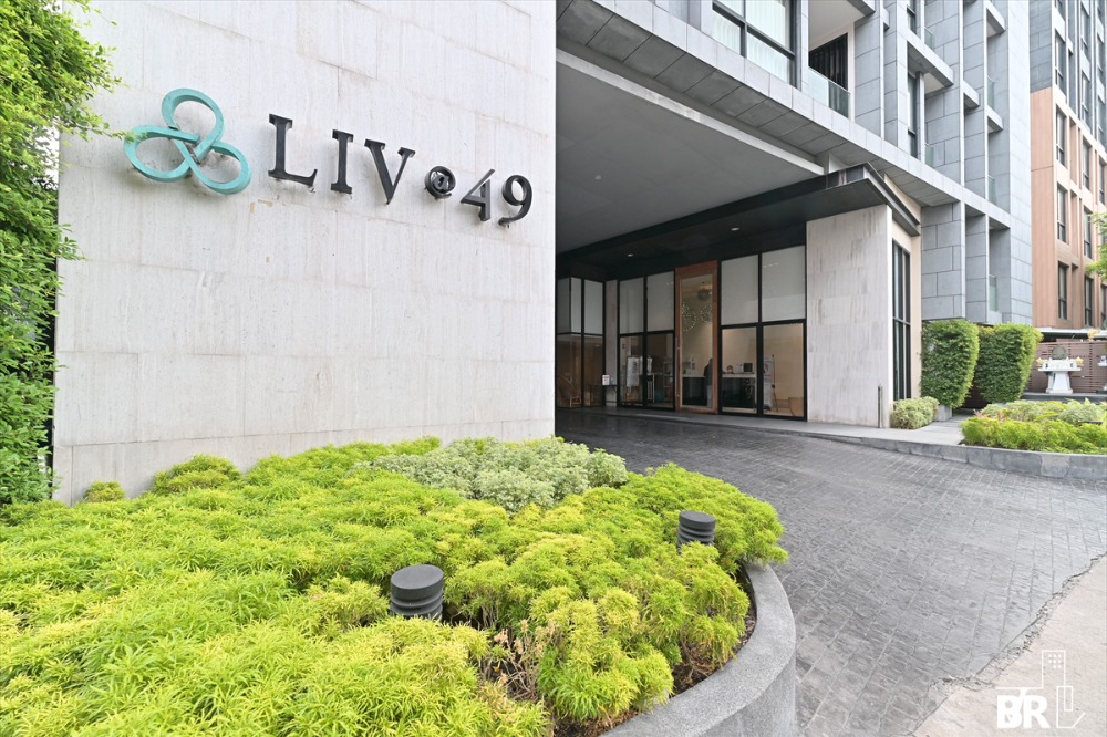 For SaleCondoSukhumvit, Asoke, Thonglor : 🚨Best Price🚨For Sale Condo LIV@49, 1 Bed 1 Bath, 49 sq.m. Large unit, nice layout, fully-furnished, green & city view. Luxury project near BTS Thonglor