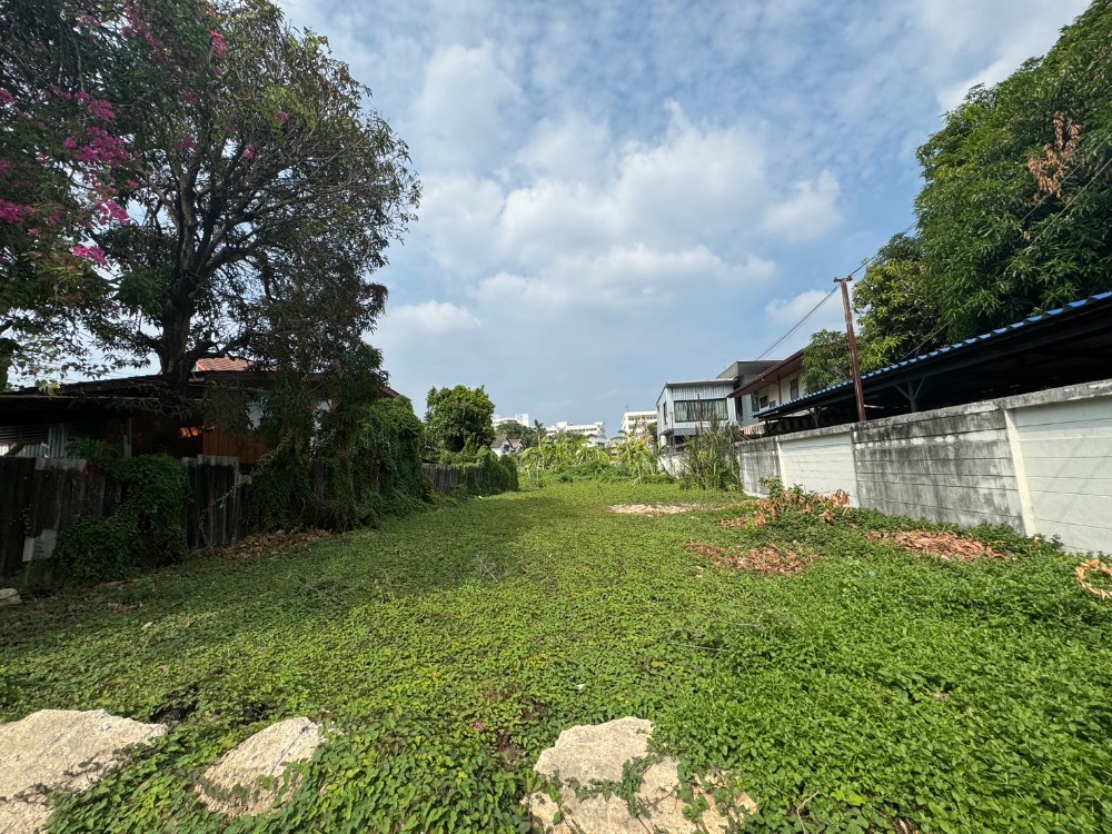 For SaleLandChaengwatana, Muangthong : ⚡⚡ Land for sale cheap!!! Urgent, area 108 square wa, Soi Ngamwongwan 5, good location, convenient transportation, near Khae Rai intersection, near the expressway, suitable for building a residence ⚡⚡