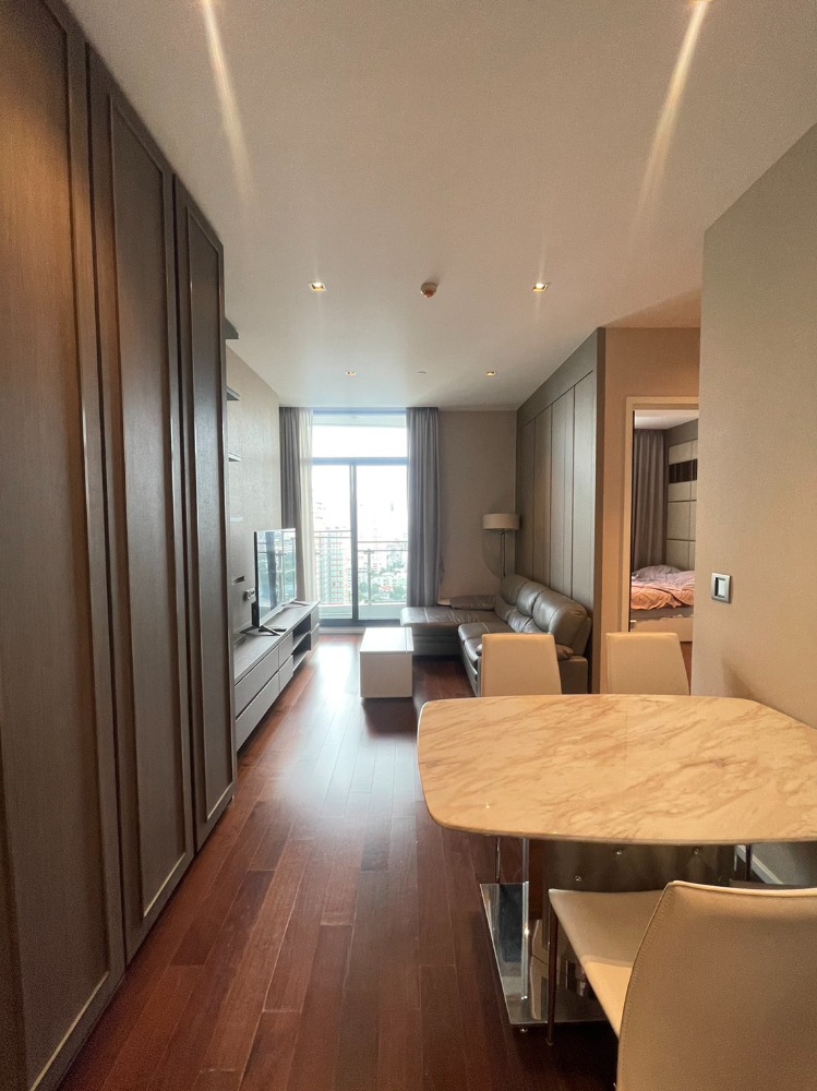 For SaleCondoSukhumvit, Asoke, Thonglor : 🚨Very Exclusive Price🚨For Sale Condo The Diplomat 39, 2 Beds 2 Baths, 76 sq.m. Fully-furnished, high floor, nice layout, unblocked view. Walkable to Emquartier & The BTS