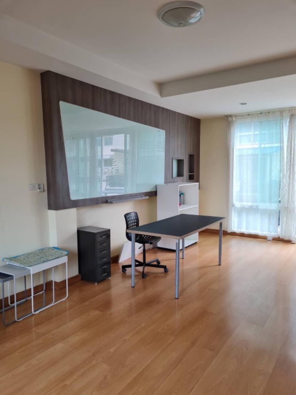 For RentTownhouseSukhumvit, Asoke, Thonglor : Co-Agent Welcome; Townhouse for rent, On Nut, can be used as a home office, residence and company registration, ready to move in, easy to travel, near BTS On Nut, only 800 meters, line:@ynv1923x