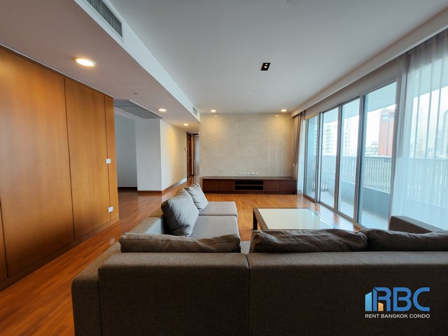 ให้เช่าคอนโดนานา : Chotiyakorn Apartment Pet friendly, ideal for big families, near BTS Asoke