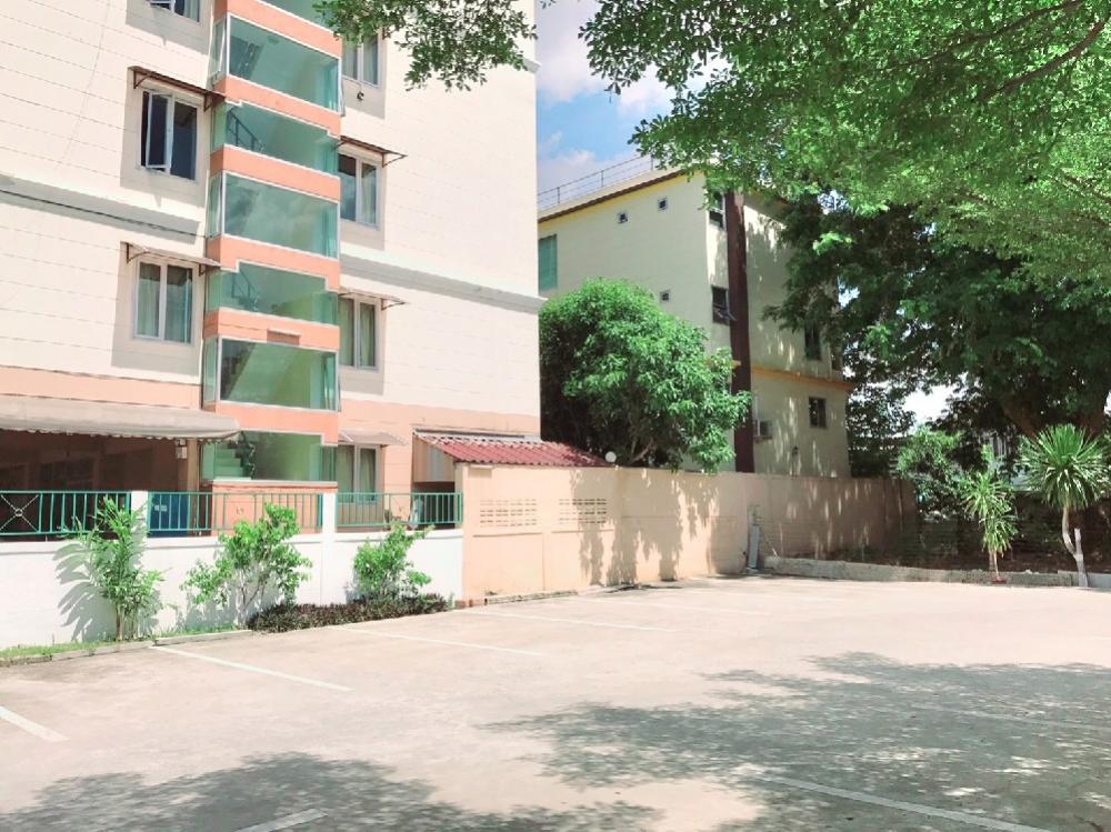 For SaleBusinesses for saleYothinpattana,CDC : Service Apartment. Sale 45.5 million baht. Land with building 257 square wa, usable area 1,150 square meters, Soi Ladprao 81, Soi Praditmanutham 6,8,10,  (LG-024)