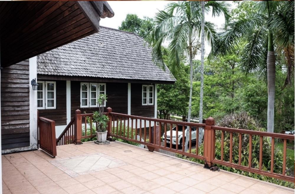 For SaleHouseChiang Rai : Vacation home for sale (Baan Bai Mai), Mae Suai, Chiang Rai, approximately 40-50 minutes from Wat Rong Khun and Singha Park.