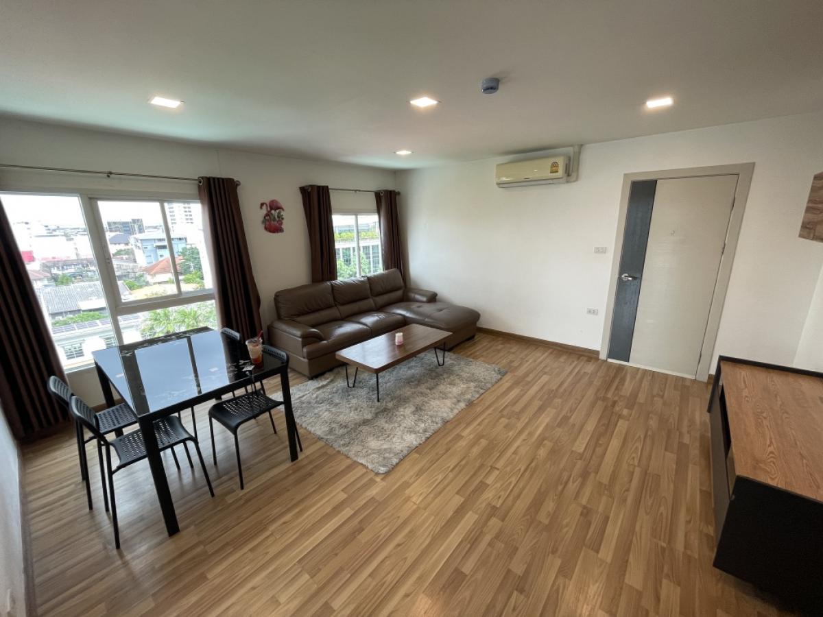 For RentCondoRamkhamhaeng, Hua Mak : Condo for rent, ready to move in, large room 55 sq m, The One Plus D Hua Mak 12, convenient travel, near the entrance of Soi Hua Mak 12, can enter via Soi Ramkhamhaeng 42.