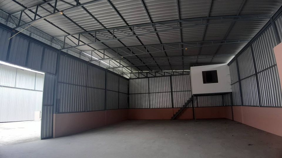 For RentWarehousePattanakan, Srinakarin : Warehouse for rent, area size 330 sq m, 2 offices, 2 bathrooms.