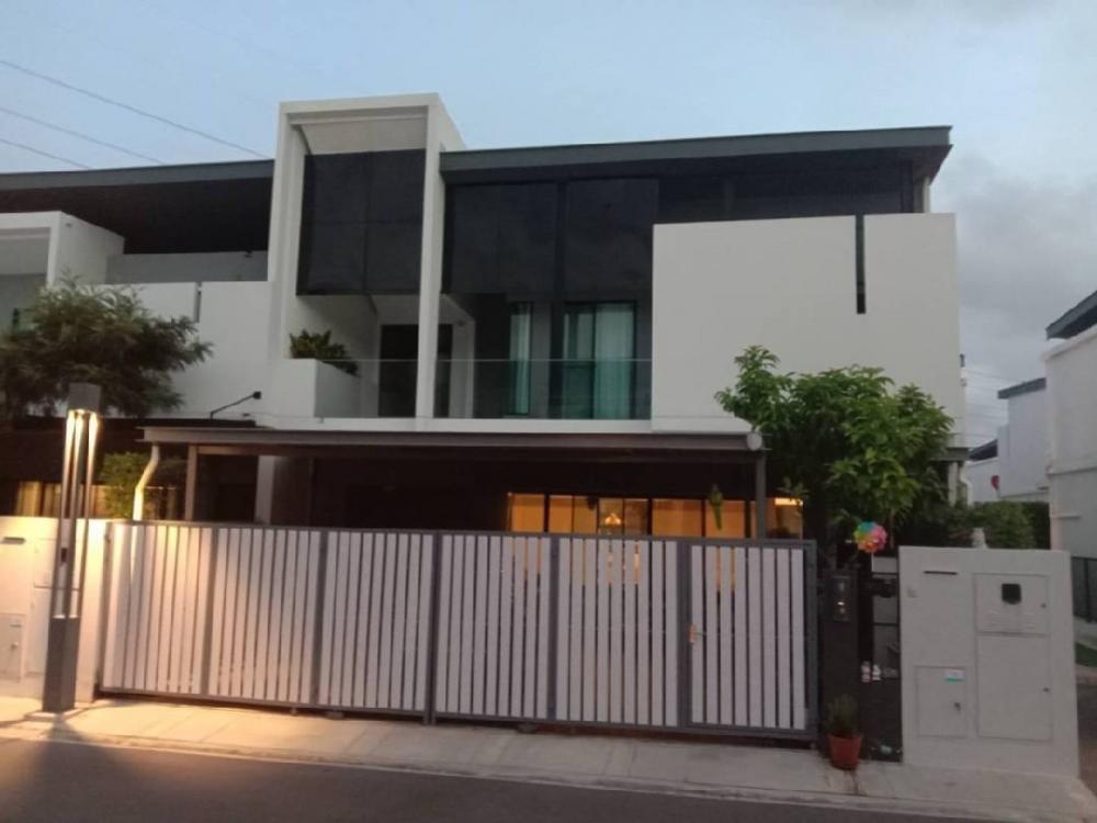 For SaleHouseBangna, Bearing, Lasalle : House for sale at Vive Bangna KM.7 (Corner house) VIVE Bangna KM.7 (H22155) near Mega Bangna only 500 meters. Luxury Gallery House, Loft style, width 10 m.