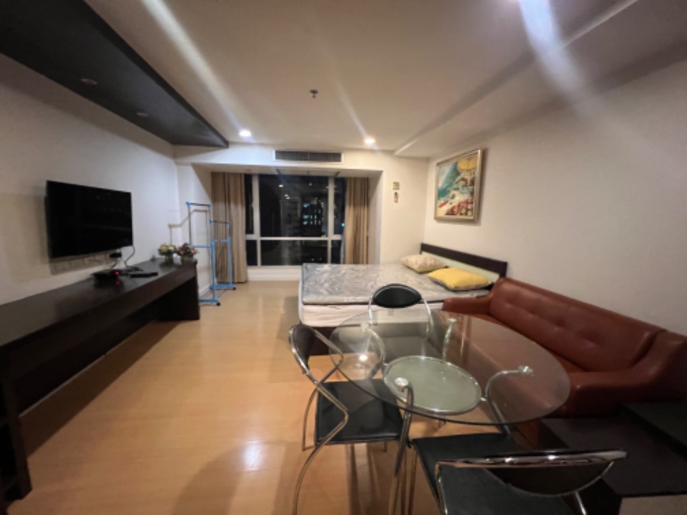 For RentCondoNana, North Nana,Sukhumvit13, Soi Nana : for rent Trendy 1 bed super deal !! ❤️🌈