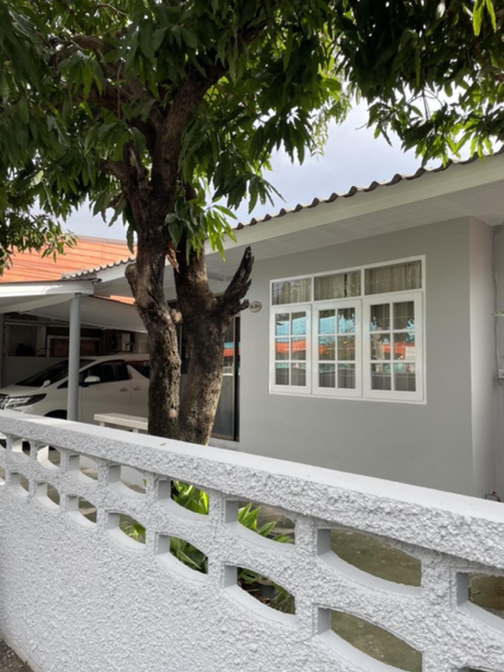 ให้เช่าบ้านนวมินทร์ รามอินทรา : Newly renovated 2 bedrooms house in Ramindra, 8 mins walk to MRT Pink line, great location!