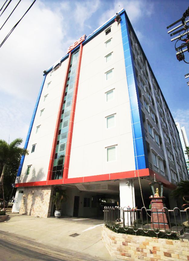 For SaleBusinesses for saleRatchadapisek, Huaikwang, Suttisan : 🏤Hotel business for sale in Ratchada Huai Khwang area, Bangkok, convenient transportation** Area 325 square wah 📌 (Property number: COH013)