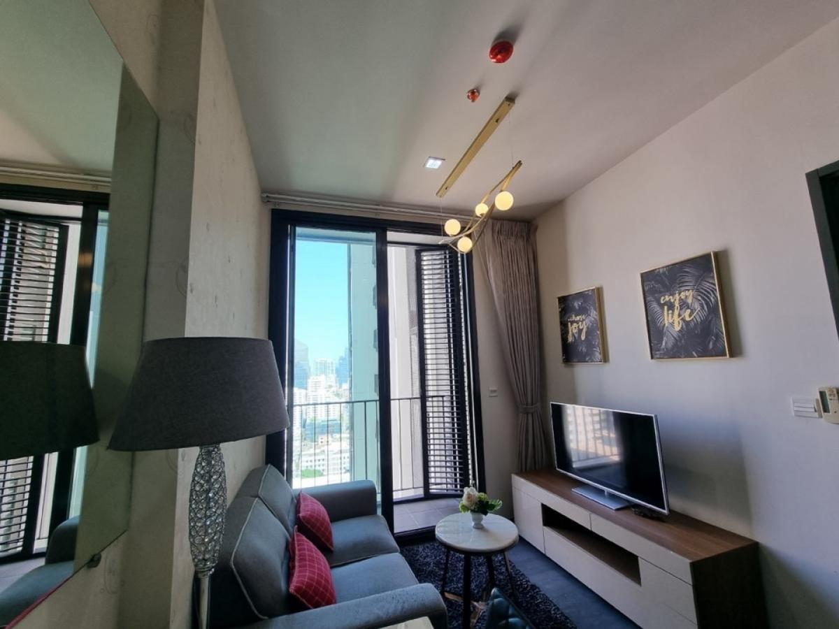 For RentCondoSukhumvit, Asoke, Thonglor : **🌟 For Rent: Stylish 1-Bedroom Condo at Edge Sukhumvit 23 – Prime Location!** **🚇 Just 5 Minutes from Sukhumvit MRT Station – Ready to Move In!**