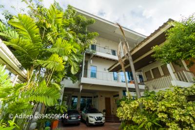 For SaleHouseSapankwai,Jatujak : Single house 92 square wa., Inthamara 2, Phaholyothin 14, behind the main office of the Government Savings Bank, size 3 floors, usable area 540 sq m., 3 bedrooms, 5 bathrooms, near BTS Saphan Khwai.