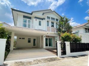 For SaleHouseBangna, Bearing, Lasalle : House for sale in Manthana Village, on Bangna Road Km.13, with swimming pool.