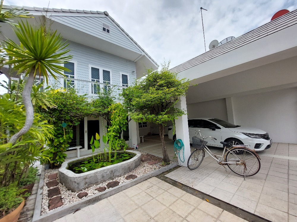 For RentHouseRama9, Petchburi, RCA : For rent, 2 storey detached house, area 64 sq m. Located on Rama 9 Road, near The Night Department Store. Rent 35,000/month