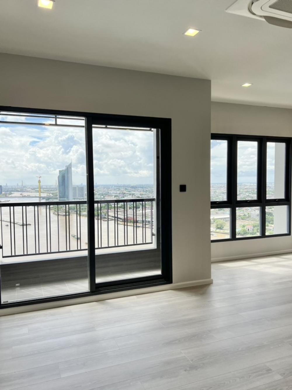 For SaleCondoRama3 (Riverside),Satupadit : Condo for sale , The Key Rama 3, next to Terminal *** 3 bedrooms, 34th floor, east side, river view *** It is the least and the rarest Combined unit in the project.