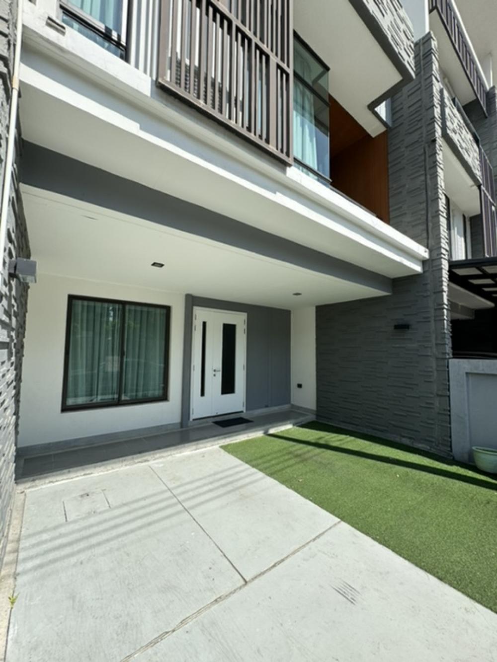 For RentTownhouseKaset Nawamin,Ladplakao : ⭕️For rent: Townhome Plex residence Nawamin 111, beautiful new house, near Lertla School, very good location