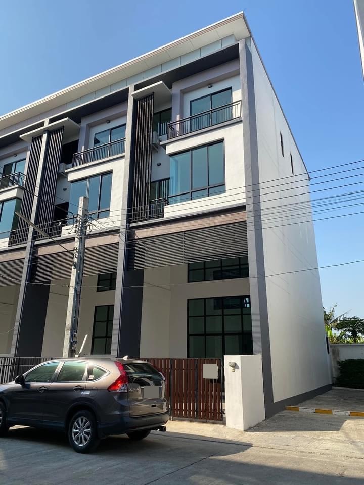 For SaleTownhousePattanakan, Srinakarin : BH_01249 For sale, townhouse, City Link Village, Rama 9-Srinakarin City Link Rama 9-Srinakarin #Townhouse at the end of the line #Townhouse near Airport Link Ban Thap Chang Station #Townhouse on Kanchanaphisek parallel road #Townhouse near Laemthong Athle