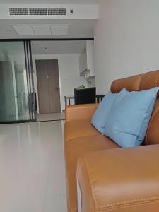 For RentCondoWongwianyai, Charoennakor : ✨ New condo unit for rent, high floor, Supalai Premier Charoennakon, size 48 sq.m. | City and river views With 1 car park!