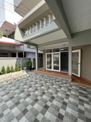 For RentHouseWongwianyai, Charoennakor : [For rent] Siwalai Village, Itsaraphap 33, newly renovated house, MRT Itsaraphap.