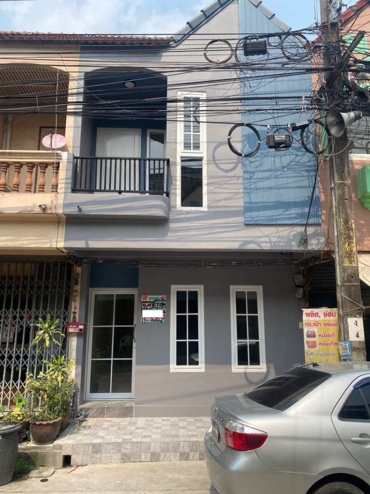 For SaleShophouseMin Buri, Romklao : Sell ​​​​2 storey commercial building, 28 sq.m., behind the corner of Maine Village, Preecha 10, Soi Ramkhamhaeng 188, Minburi District.