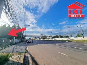 For SaleLandSriracha Laem Chabang Ban Bueng : Land for sale, good location, next to Nonthaburi-Bang Bua Thong road. (Near Nuan Chawee Bridge) near Robinson Sri Saman Suitable for making restaurants, building houses, condos, warehouses, distribution centers.