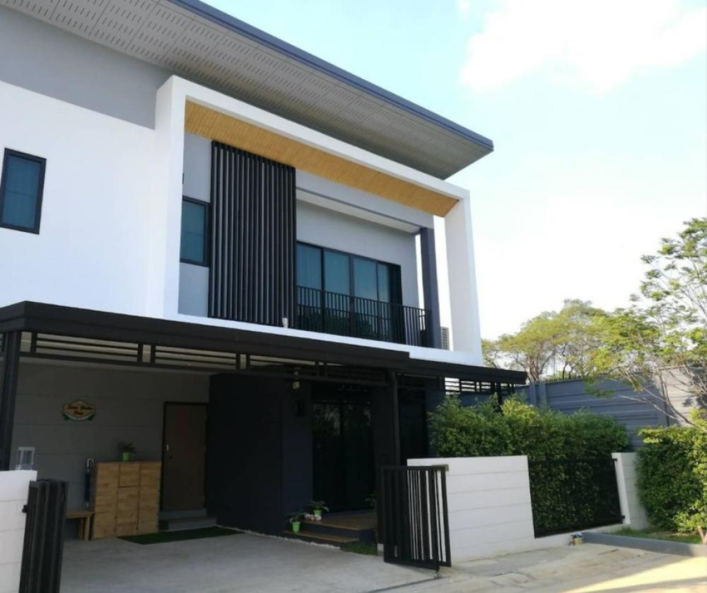 For RentHousePathum Thani,Rangsit, Thammasat : Townhouse for rent, Chiwarom Rangsit - Don Mueang, near Future Park Rangsit, only 3 minutes.