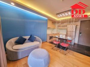 For SaleCondoSukhumvit, Asoke, Thonglor : VIA BOTANI CONDOMINIUM Sukhumvit 47 Condo for sale Via Botani Soi Sukhumvit 47 near BTS Thonglor. Sell with furniture.