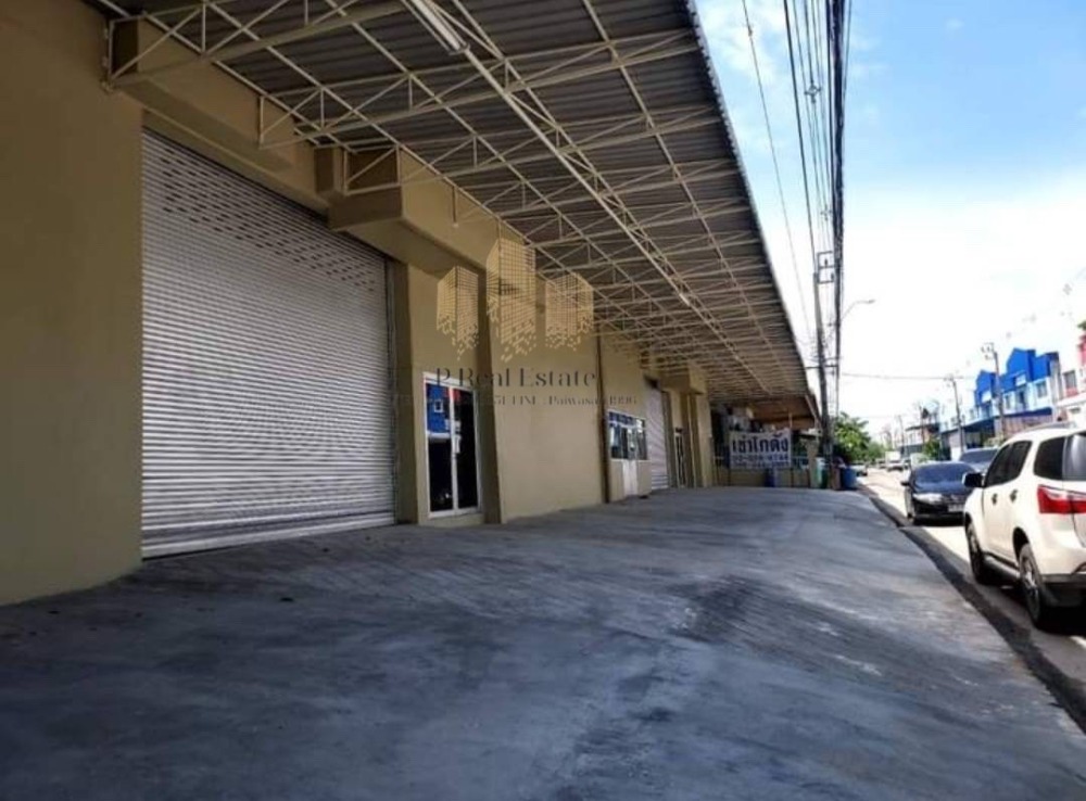 For RentWarehouseSamut Prakan,Samrong : Warehouse/office for rent, Theparak Road, Bang Pla Subdistrict, Bang Phli District, Samut Prakan, area 880 sq m.