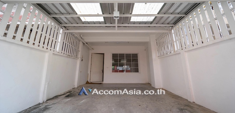 For RentTownhouseSukhumvit, Asoke, Thonglor : Home Office | 3 Bedrooms Townhouse for Rent in Sukhumvit, Bangkok near BTS Ekkamai (AA30465)