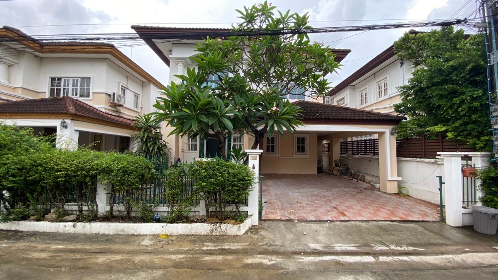 For SaleHouseOnnut, Udomsuk : 2 storey detached house for sale, Krongthong Private Home Village, Soi Punnawithi 29