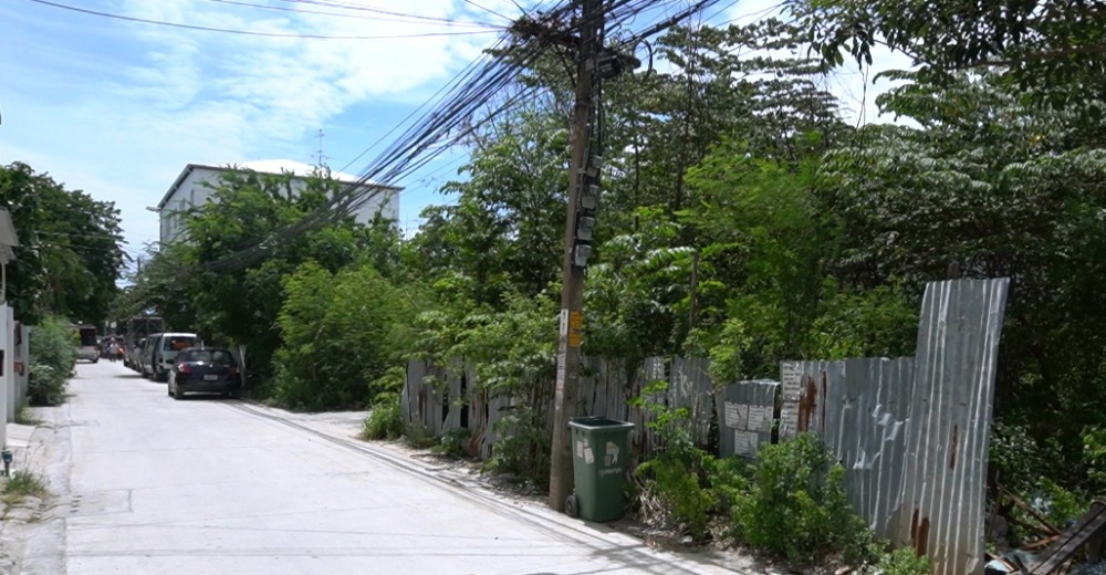 For SaleLandLadprao101, Happy Land, The Mall Bang Kapi : Land for sale Ladprao 101 Area 249 sq.w. dimension 50*20 M.