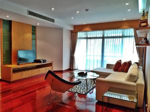 For RentCondoSukhumvit, Asoke, Thonglor : Spacious 3-Bedroom Condo with Custom-built Interior and a Peaceful Environment in Phrom Phong for Rent