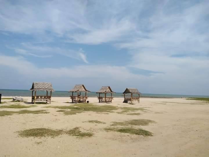 For SaleLandCha-am Phetchaburi : Land for sale near the sea, Phetchaburi, the best atmosphere, millions of views, the price is hundreds of thousands. Very good value!!