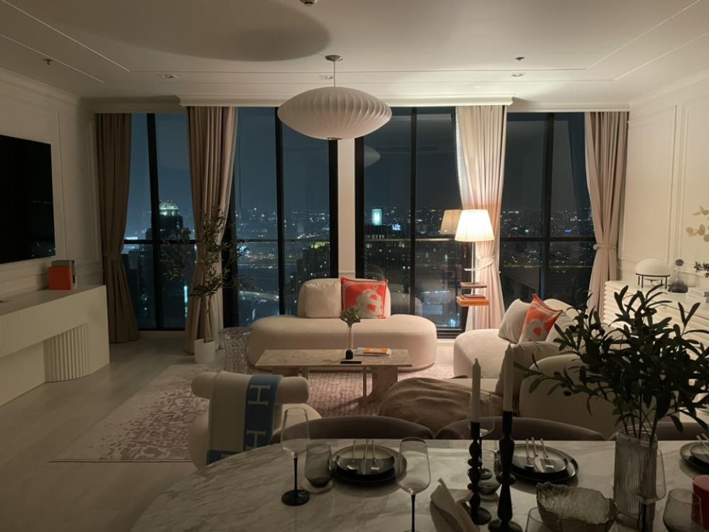 For SaleCondoWitthayu, Chidlom, Langsuan, Ploenchit : Noble Ploenchit Penthouse Luxuriously decorated by world renown brands 6.2m wide living room