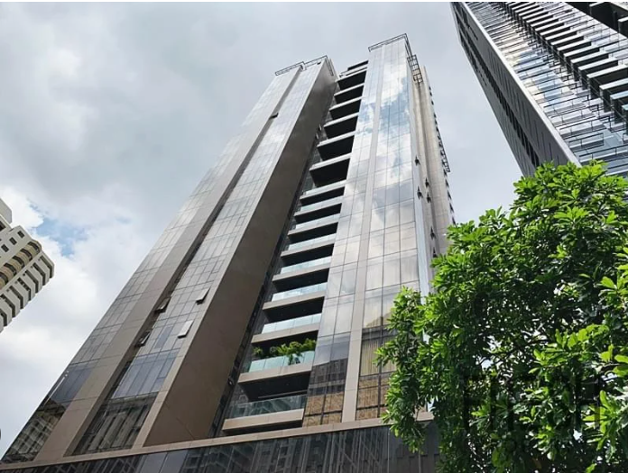 For SaleCondoSukhumvit, Asoke, Thonglor : 🚨Good Price & Rare Unit🚨For Sale Condo Vittorio. 2 Beds 3 Baths, 141.69 sq.m. Fully-furnished, the best layout, unblocked view. Close to BTS Phrompong just