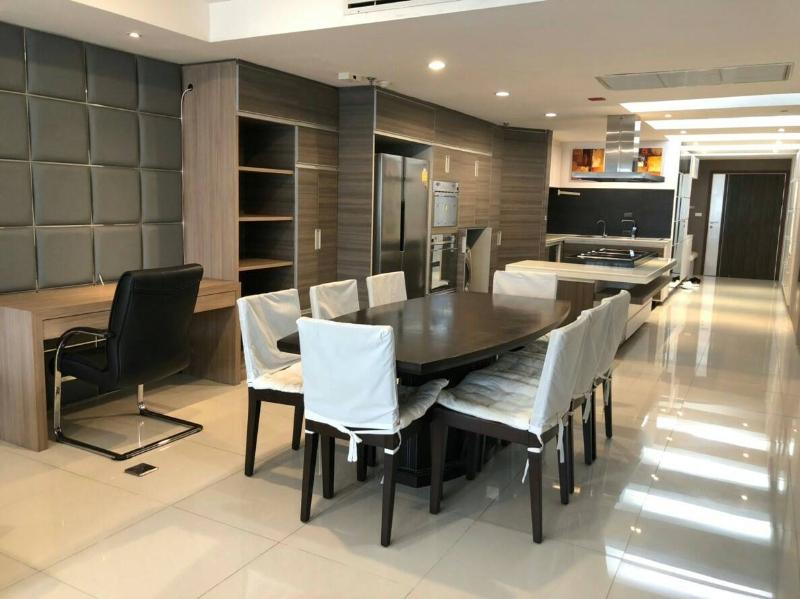 For SaleCondoSukhumvit, Asoke, Thonglor : Condo For Sale Las Colinas 2 Bedroom 2 Bathroom 141 sqm