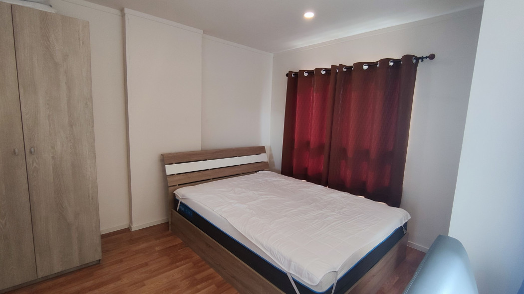 For RentCondoSamut Prakan,Samrong : Condo for rent, Lumpini Ville Sukhumvit 76, size 24 sq m. Airy room, good light, no stuffy room, near BTS Bearing and BTS Samrong..