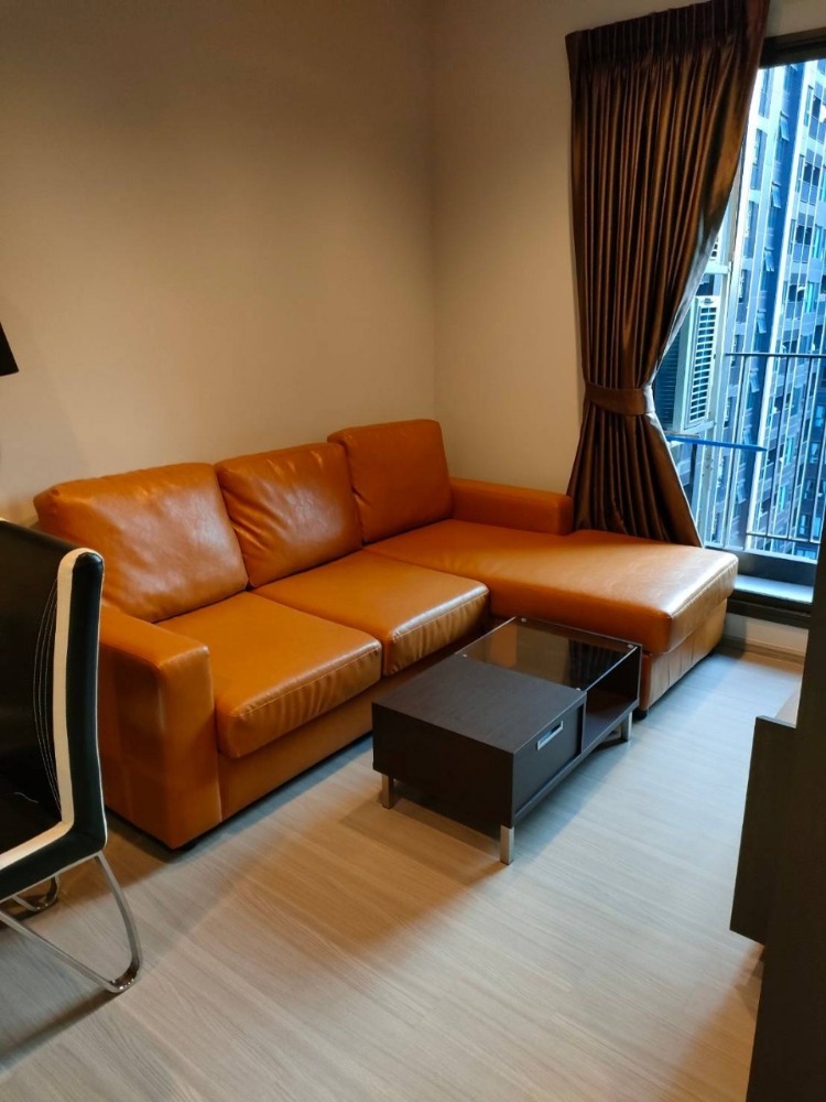 For RentCondoRama9, Petchburi, RCA : For rent: Life Asoke Rama 9, size 46.7 sq m., 2 bedrooms, 1 bathroom, 28th floor, ready to move in, rent 28,000 baht per month, 1 year contract.