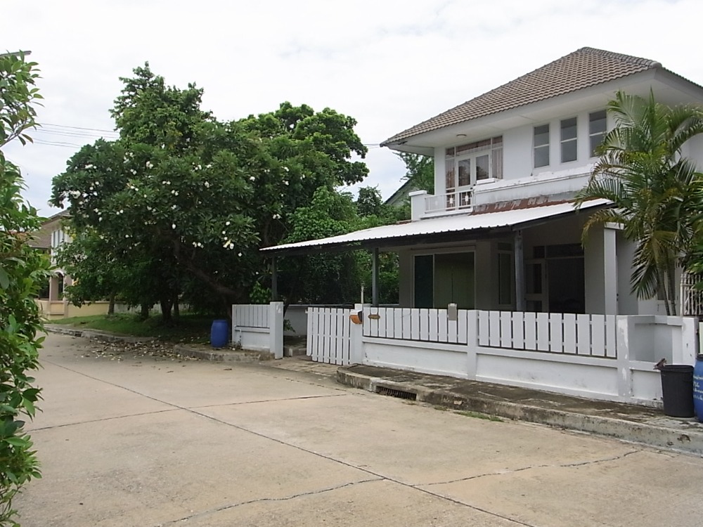 For SaleHouseMahachai Samut Sakhon : Single house, 110 square meters, Sarin City Village, airy, shady