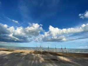 ขายที่ดินหัวหิน ประจวบคีรีขันธ์ : ขายที่ดินติดทะเล หาดบ่อนอก กุยบุรี ถนน ปข.4020 ต.บ่อนอก อ.เมืองประจวบคีรีขันธ์ จ.ประจวบคีรีขันธ์ 77210