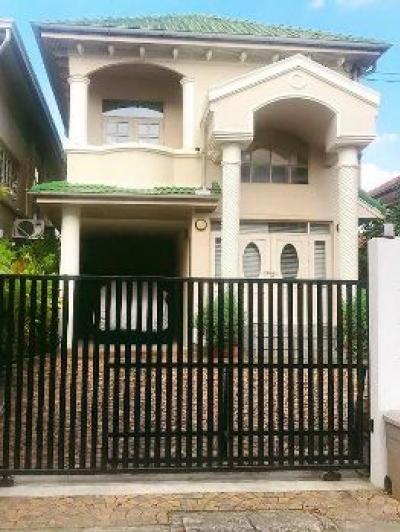 For RentHouseSapankwai,Jatujak : Single house for rent near sky train station and Don Muang airport.