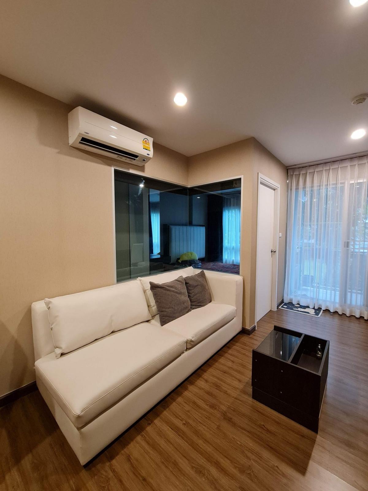 For RentCondoChaengwatana, Muangthong : Condo for rent, Hall mark Chaengwattana 17, size 34 sq m., price 8,000 baht, Building B, 2nd floor, room 47/9, opposite Central Chaengwattana. Next to the main road, easy to enter and exit.  (New room ready to move in)