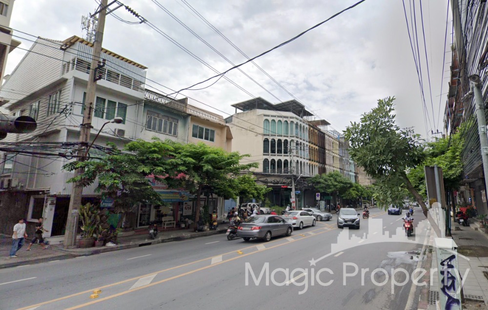 For SaleLandOnnut, Udomsuk : 101 Sq.wah Land For Sale in Soi Pridi Sukhumvit 71, Watthana, Bangkok