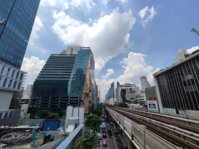 For RentRetailSilom, Saladaeng, Bangrak : For rent, shop, sales area (Retail For Rent) Liberty Square Building, G floor, size 106 sq m. (Price 2,700 baht / sq m) in front of the building on the road, near BTS Saladaeng, MRT Silom, golden location, next to Silom Road, Silom Area, Saladaeng